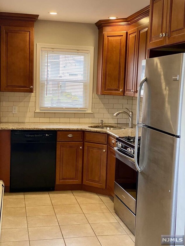 Foto principal - 147 2nd St