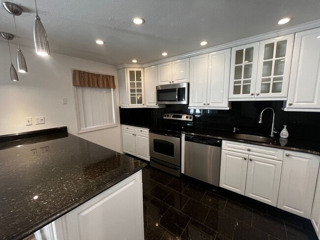 Foto del edificio - Available Now! 2-Bedroom, 2-Bath Condo in ...