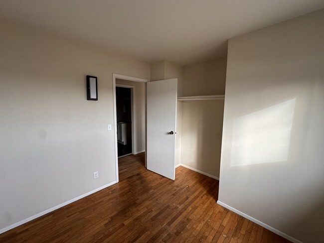 Building Photo - 693 N Cherry St