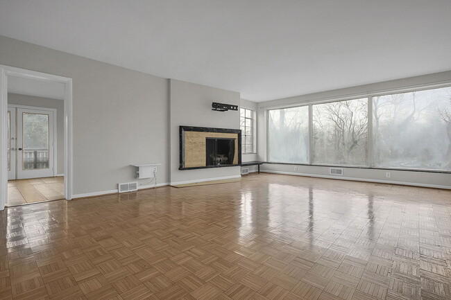 Foto del edificio - 2737-2737 Charing Rd