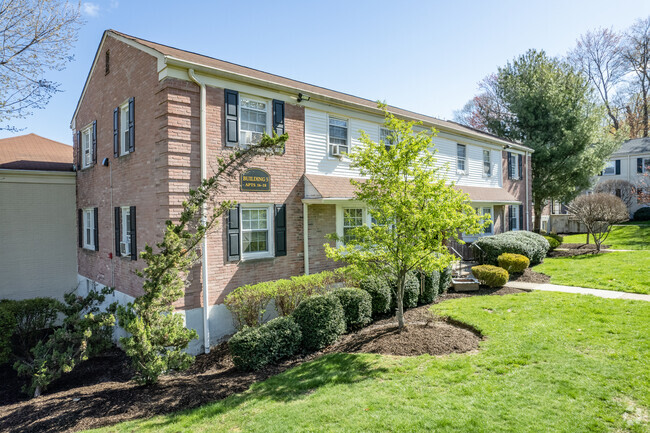 Building Photo - Hilltop Manor Apartments