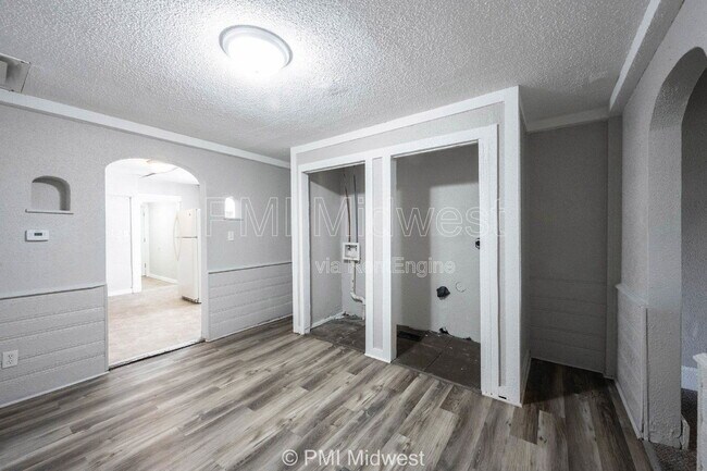 Foto del edificio - 240 N Beville Ave