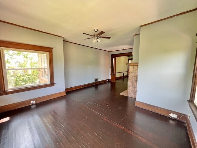 Foto del edificio - Awesome spacious Norwood Aparment in 2 Fam...