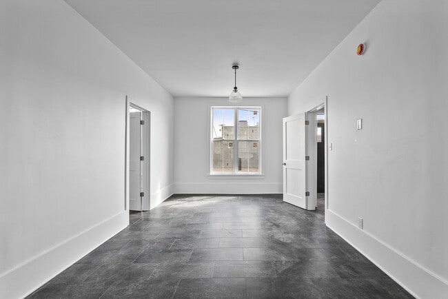 Building Photo - 416 10th Ave