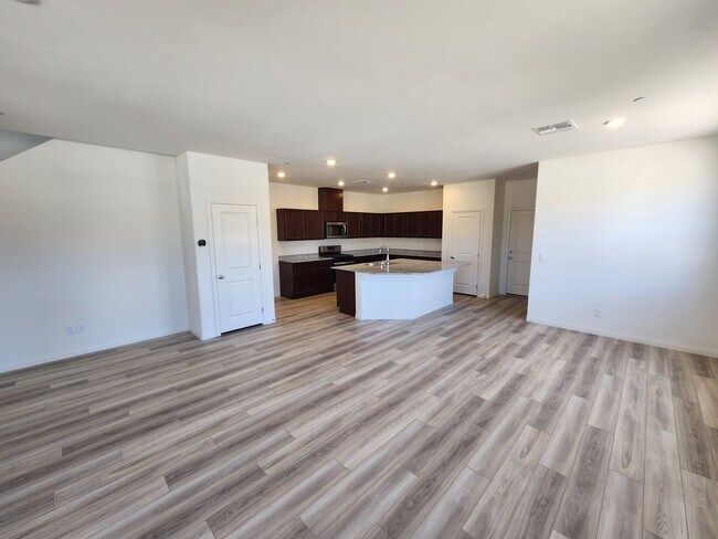 Foto del edificio - Gorgeous 3bed/2.5bath/2Car home located in Insirada