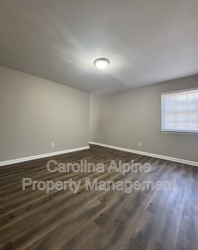 Building Photo - 1210 Cardinal Dr