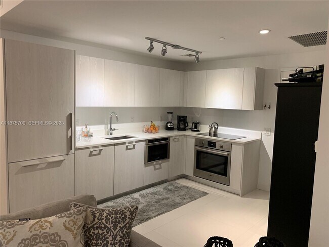 Foto del edificio - 501 NE 31st St