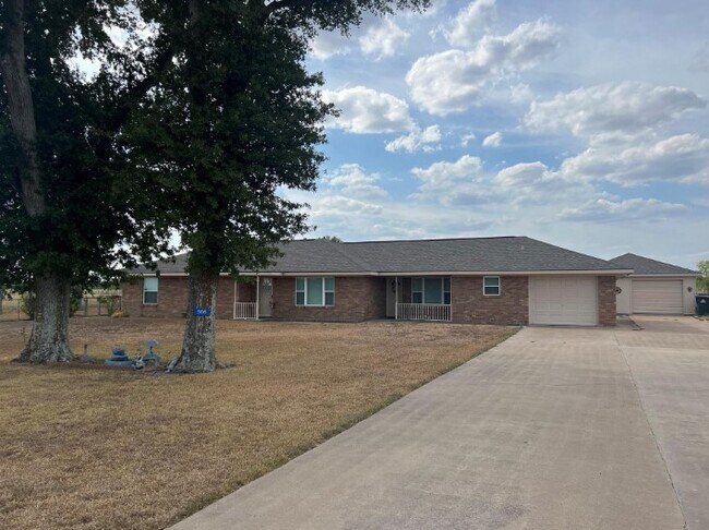 Foto del edificio - 566 Schmidt Rd