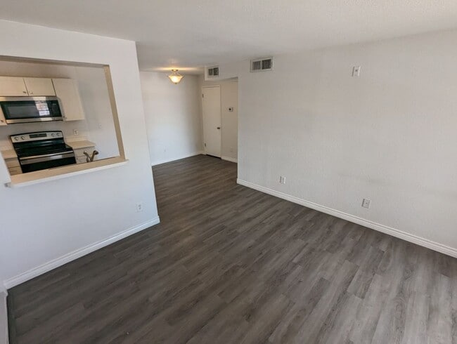 Foto del edificio - 240 Mission Catalina Ln