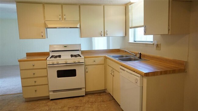 Building Photo - 1206 Yukon Dr