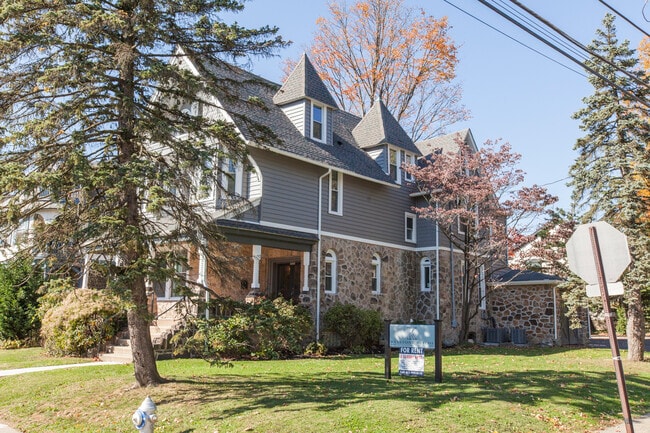 Building Photo - 125 Windsor Ave