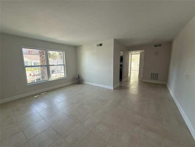 Building Photo - 14120 Palm St