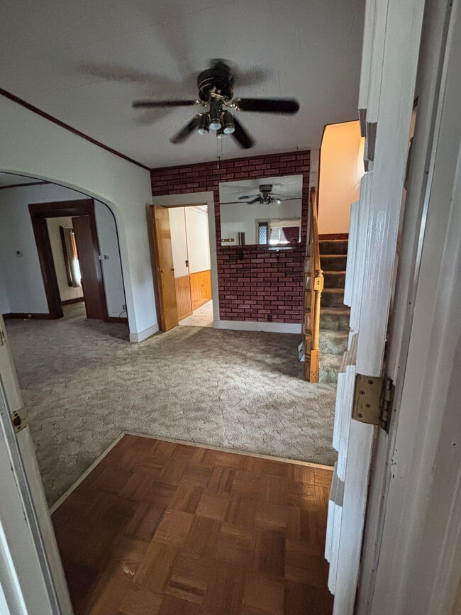 Foyer - 590 S Henderson St