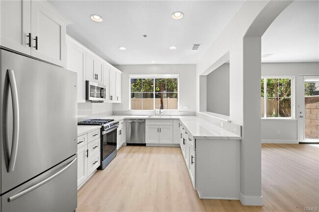 Building Photo - 82 Rosenblum