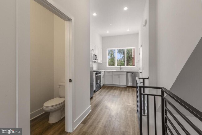 Foto del edificio - 2418 W Jefferson St