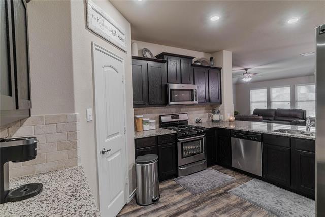 Foto del edificio - 562 Jamestown Ln