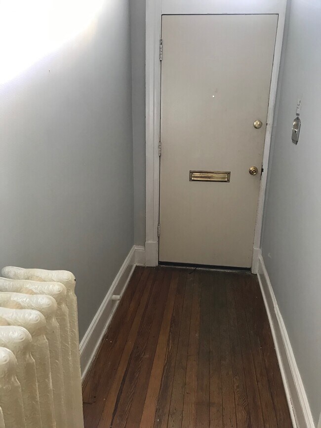 Entry way - 617 15th St NE