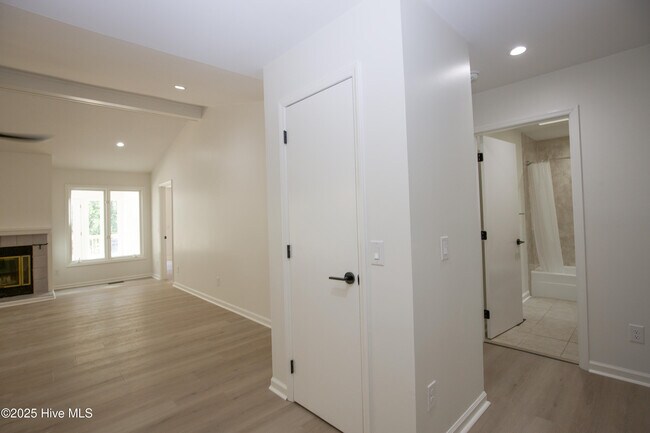 Foto del edificio - 102 Firetree Ln
