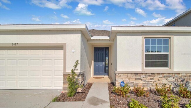 Foto del edificio - 5427 Flint Hills Dr