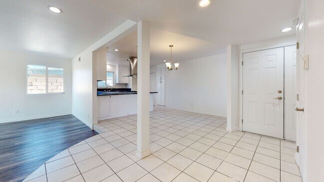 Foto del edificio - AVAILABLE NOW! RANCHO CUCAMONGA UPDATED Family Home 4+2