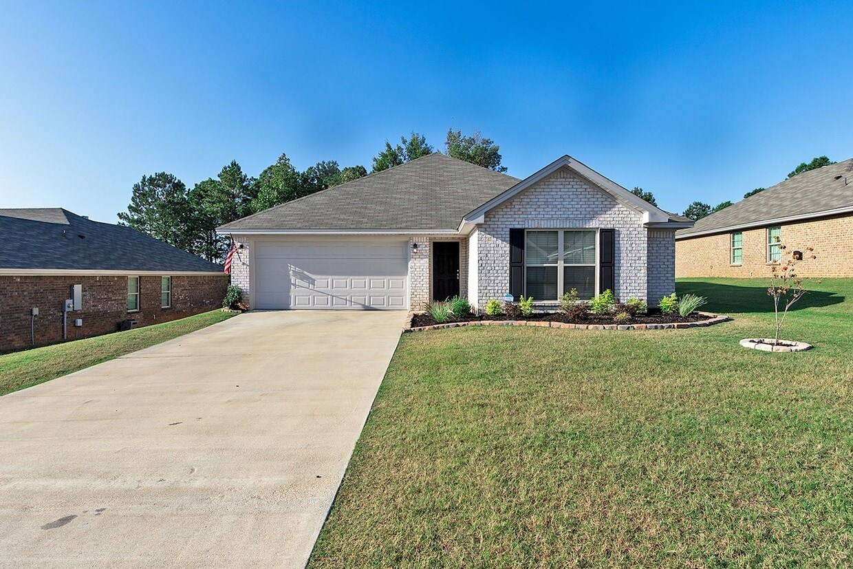 Primary Photo - Prattville Rental available now!