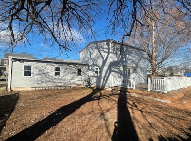 Building Photo - Renovated 4 Bedroom 2.5 bath house in Pott...