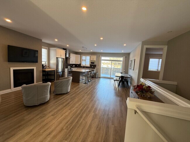 Building Photo - 117-9861 Glendon Dr