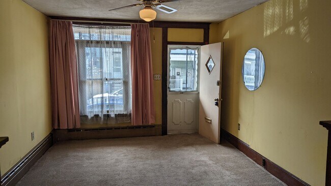 Foto del edificio - 407 W PINE ST