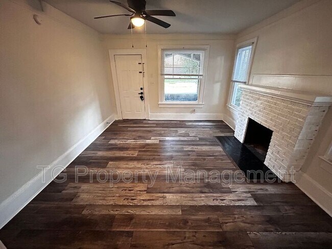 Building Photo - 2561 Rosselle St