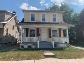 Building Photo - 860 E Princess St