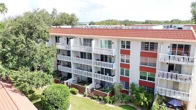 Building Photo - 2650 Pearce Dr