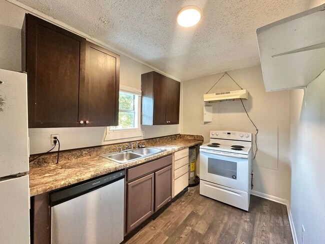 Foto del edificio - Available Now! 2 Bedroom, 1 Bath (Plus Bon...