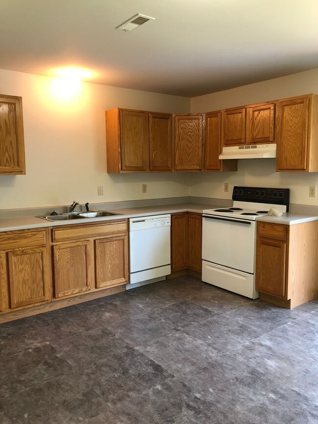Building Photo - 415 Briden