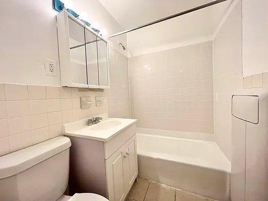Building Photo - 2 bedroom in Bronx NY 10465