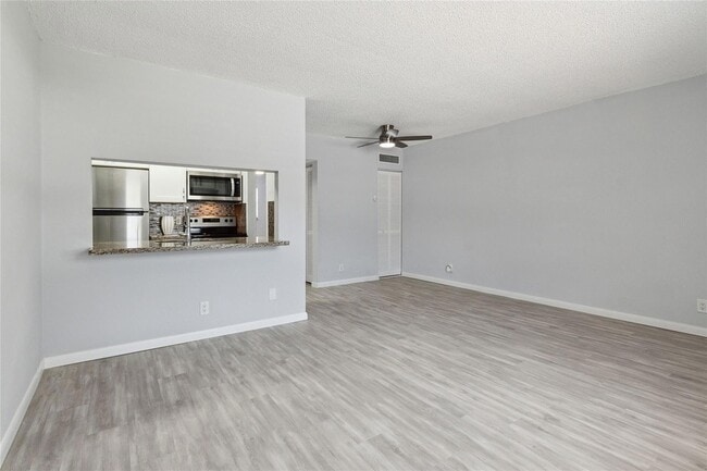 Building Photo - 1470 N Dixie Hwy