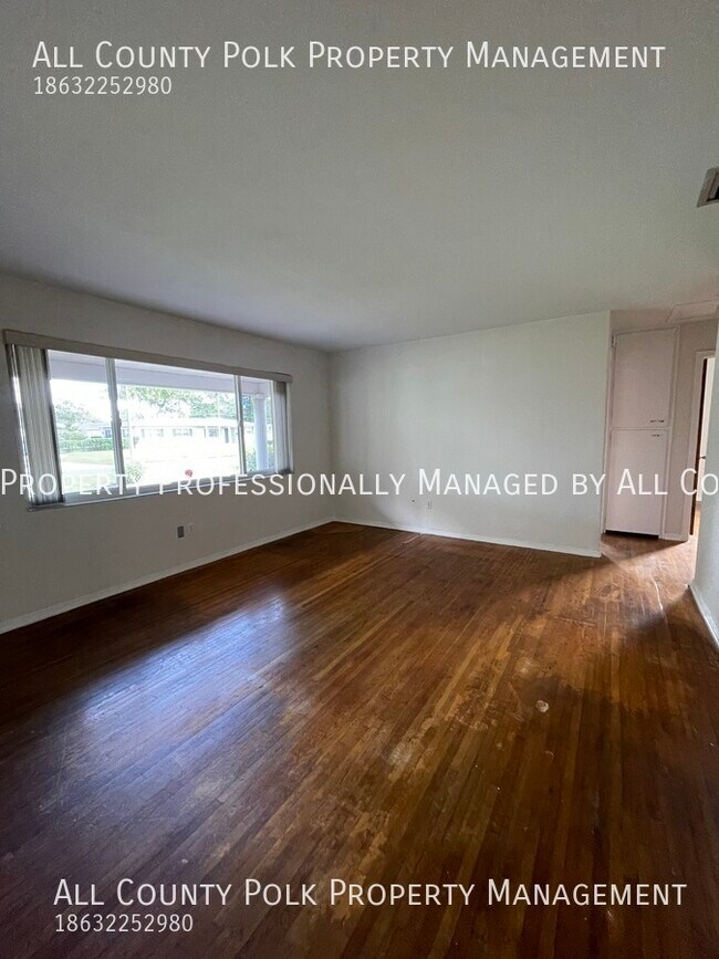 Building Photo - Fabulous 4 Bedroom 2 Bath Home in Lakeland!