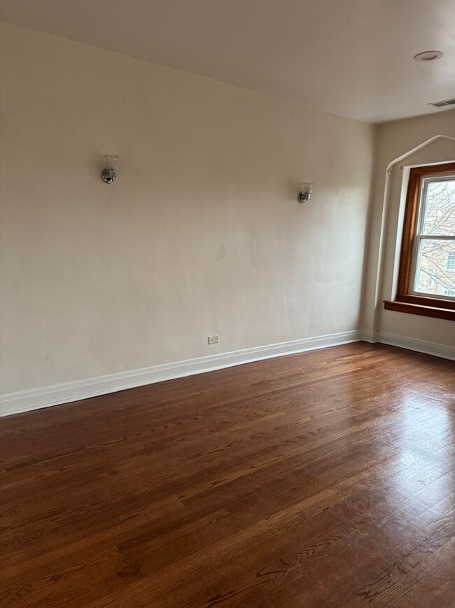 Building Photo - 6140 N Mozart St