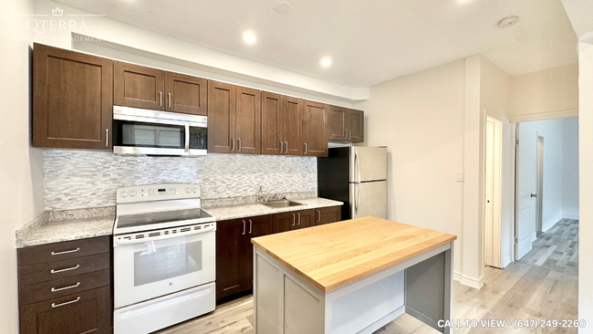 Building Photo - 125 Queens Av