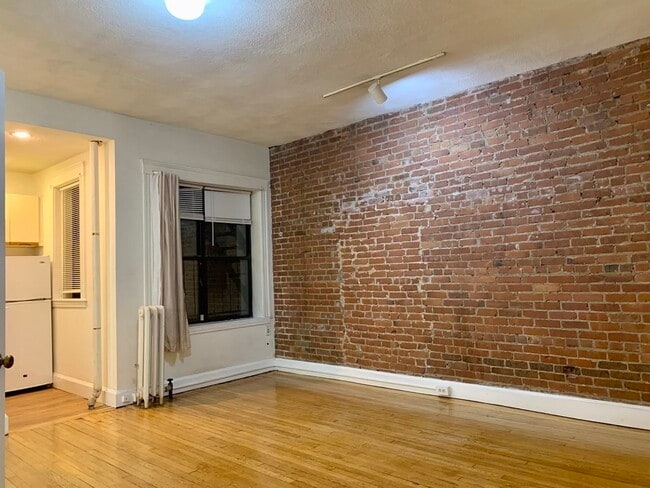 Building Photo - 1038 Beacon St