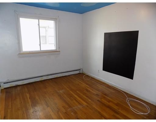 Building Photo - 560 Beach St