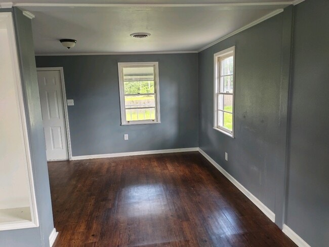 Building Photo - 683 Prairie Rd
