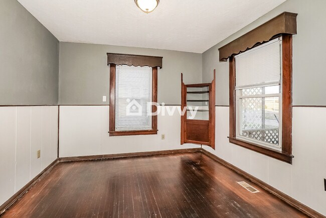 Building Photo - 306 Spruce St, Elyria, OH 44035