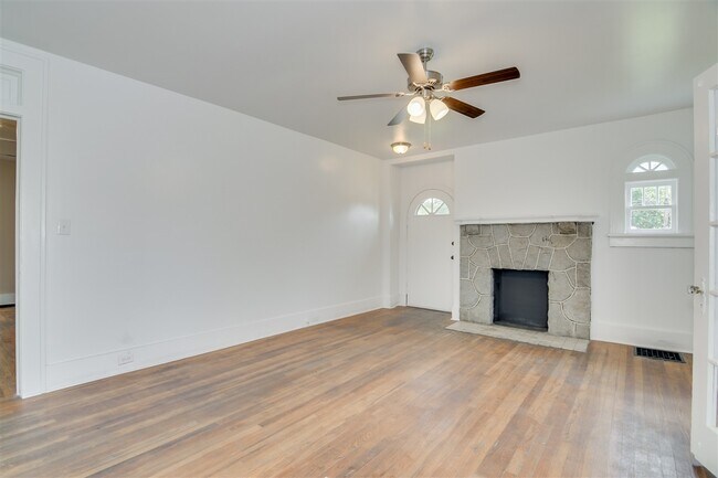 Building Photo - 1761 Kissingbower Rd