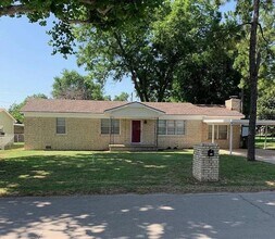 Building Photo - 514 E Center St