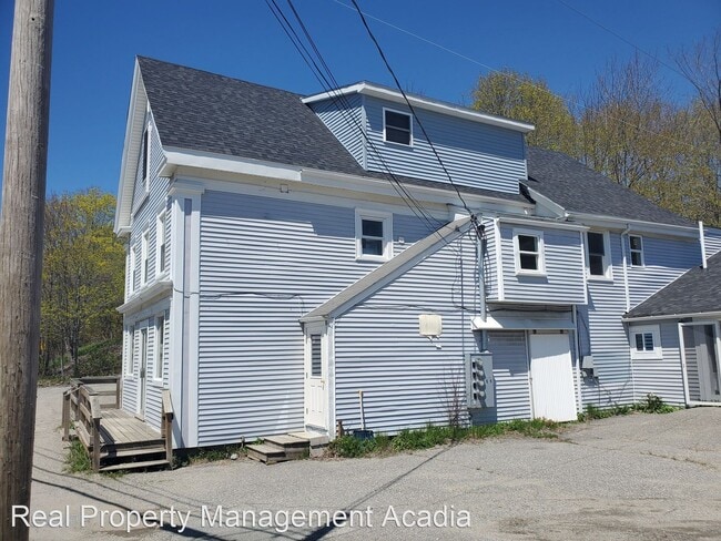 Building Photo - 2 br, 1 bath House - 330 Water St. Unit D