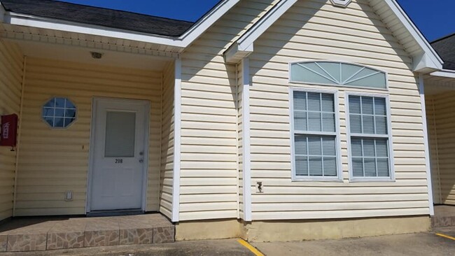 Building Photo - SOUTHWIND TOWNHOMES LLC 14-22D
