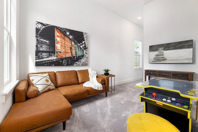 Building Photo - 158 E South St