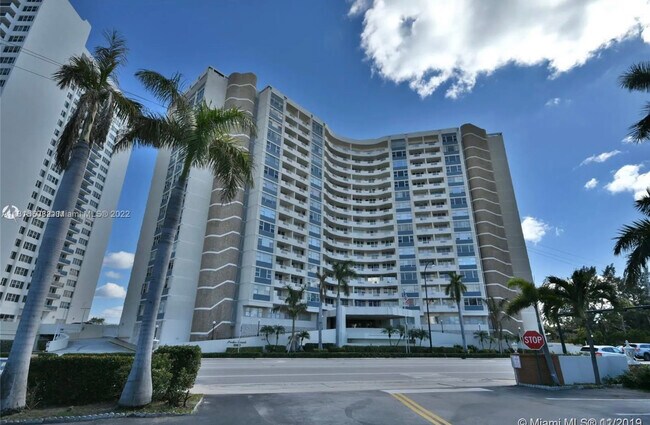 Building Photo - 3180 S Ocean Dr