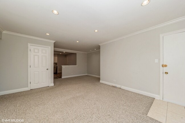 Building Photo - 9470 Bay Colony Dr