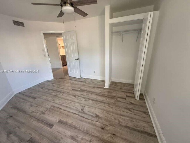 Foto del edificio - 8148 NW 17th Mnr